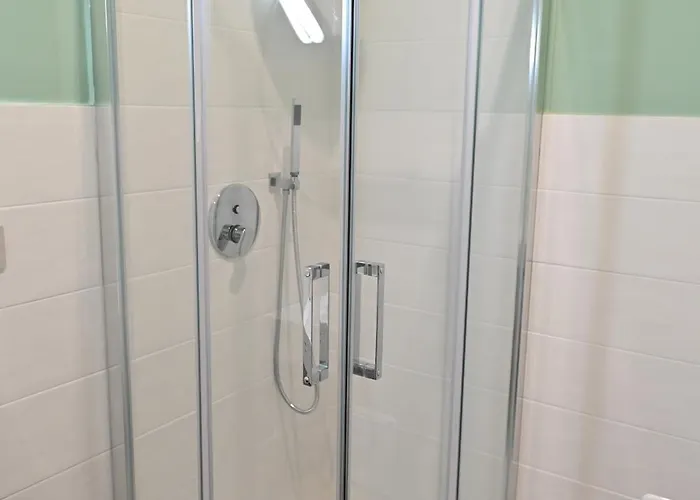 Domus Centro 招待所 3*